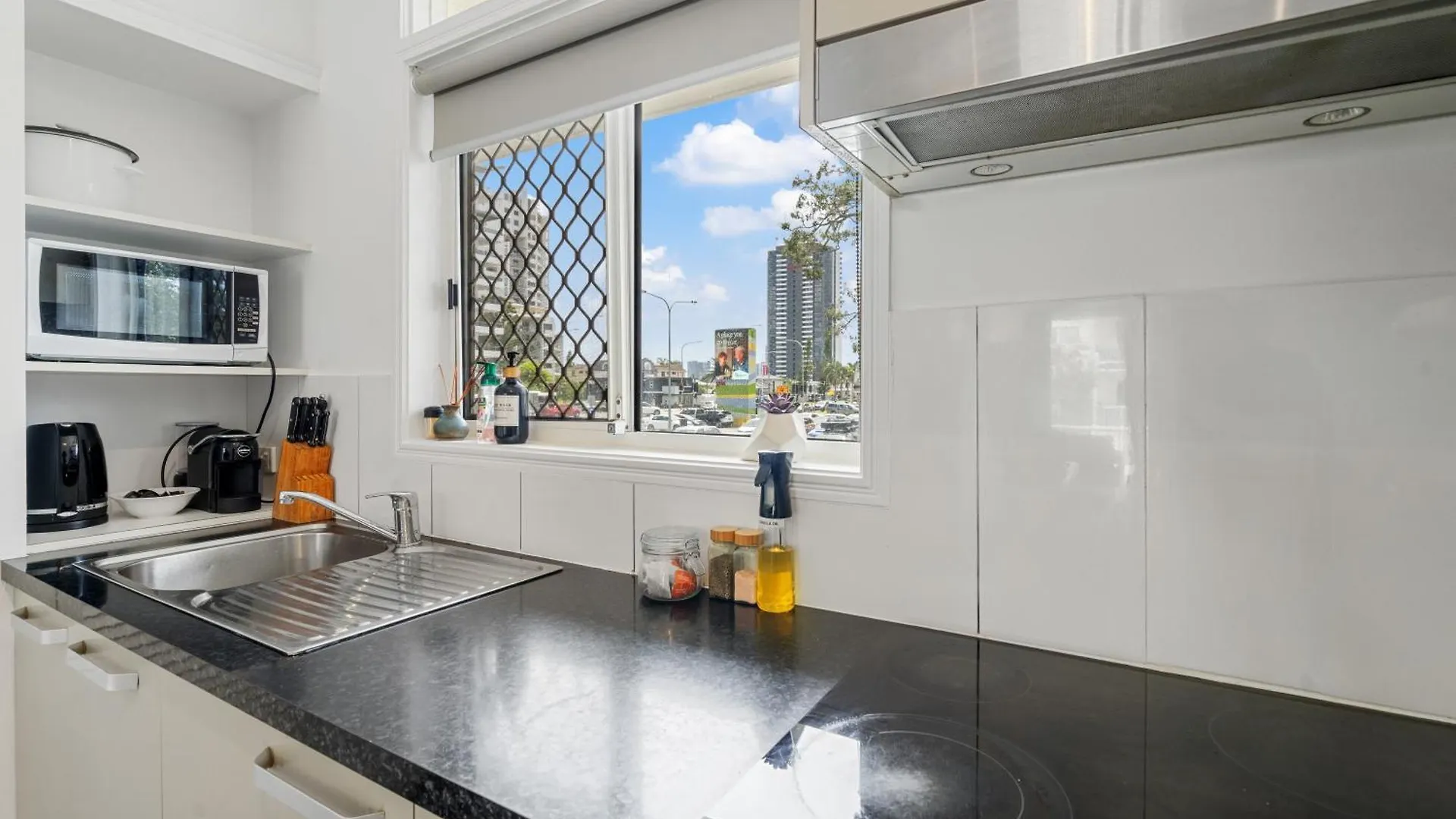 The Midtown - Modern Oasis With Ev Charging Pool Netflix Apartment Gold Coast