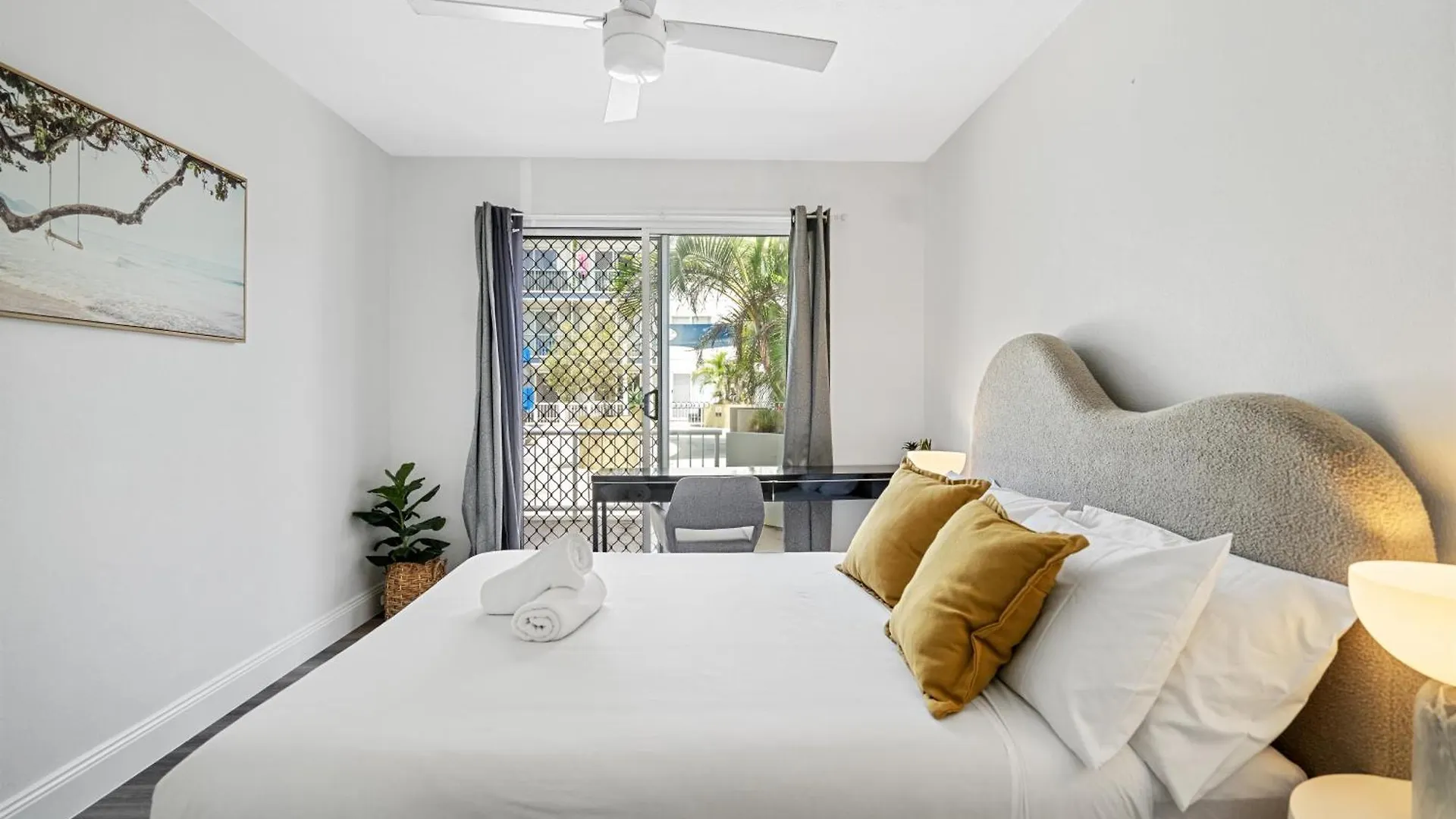 The Midtown - Modern Oasis With Ev Charging Pool Netflix Apartment Gold Coast Australia