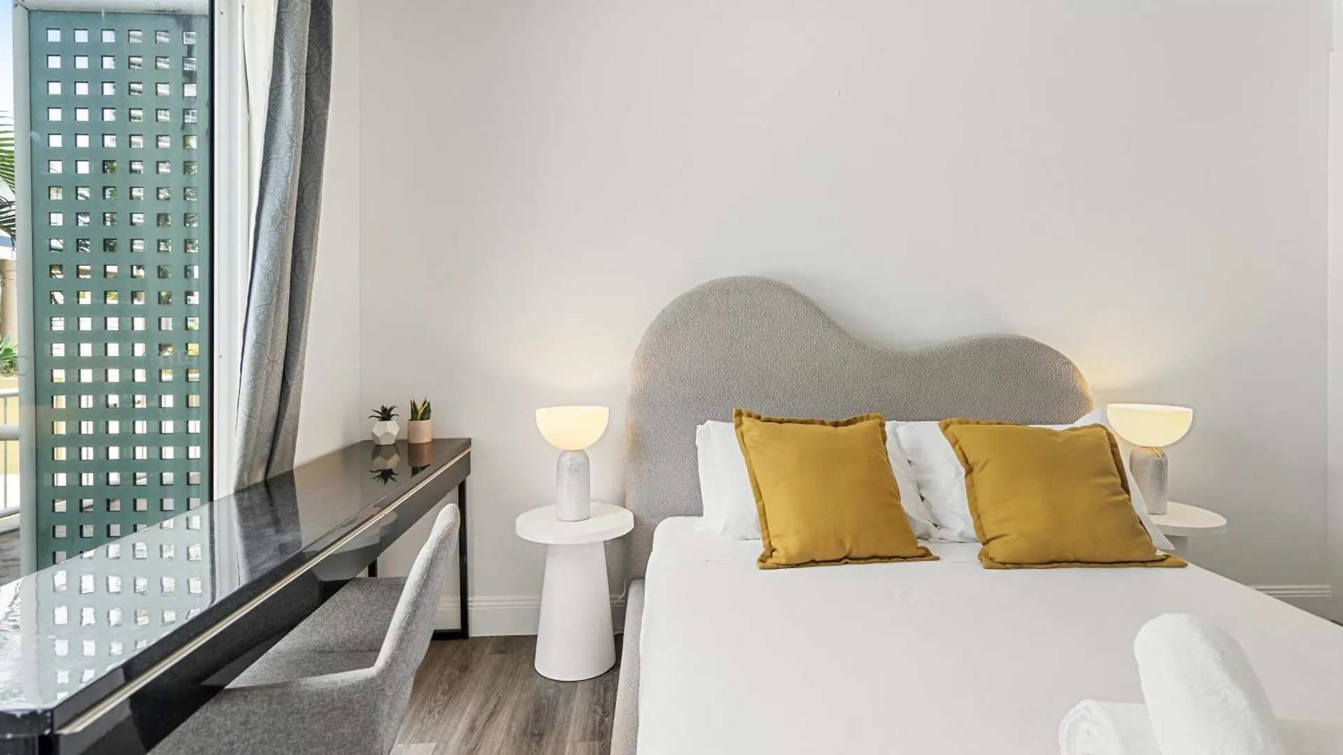 The Midtown - Modern Oasis With Ev Charging Pool Netflix Apartment Gold Coast