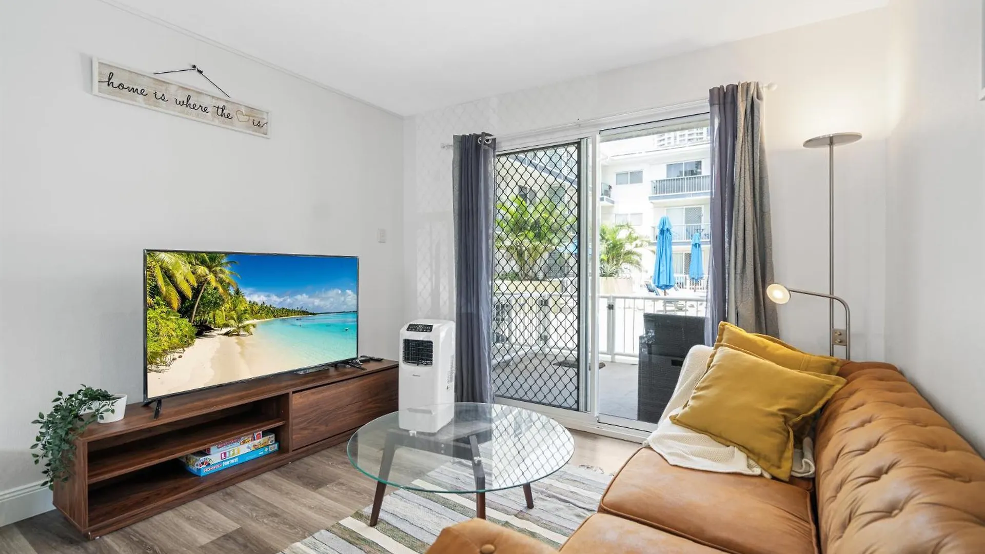The Midtown - Modern Oasis With Ev Charging Pool Netflix Apartment Gold Coast 0*,  Australia